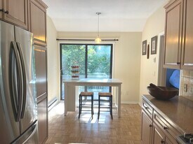 1023 Heritage Vlg in Southbury, CT - Building Photo