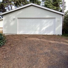 103 SE 145th Dr in South Beach, OR - Building Photo - Building Photo