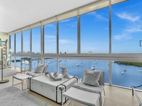 7934 West Dr in North Bay Village, FL - Foto de edificio - Building Photo