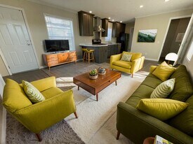 38054 Versailles St in Clinton Township, MI - Building Photo