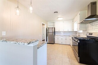 1761 Mariposa Dr in Dallas, TX - Building Photo - Building Photo