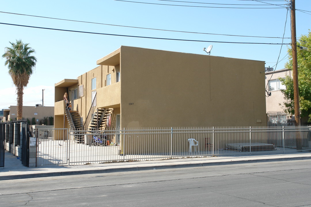 1317 23rd St. North in Las Vegas, NV - Foto de edificio