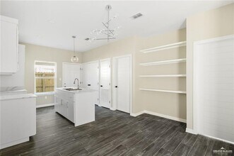 13 Notre Dame Ave in McAllen, TX - Building Photo - Building Photo