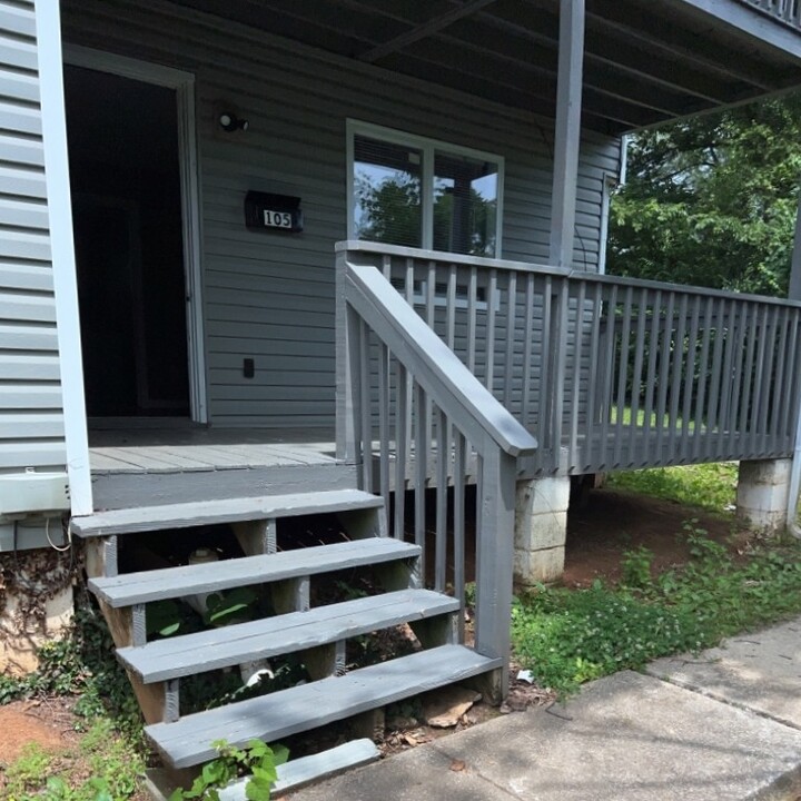 105 Hoyt Ln in Oak Ridge, TN - Building Photo