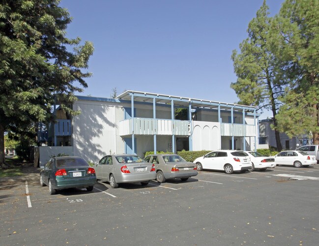 Parque Plaza in Davis, CA - Building Photo - Building Photo