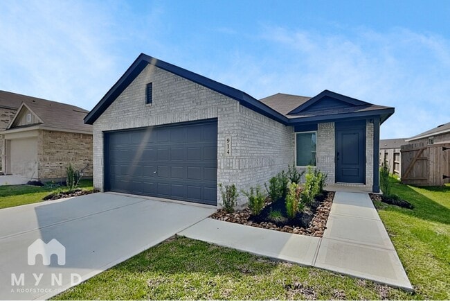 property at 914 Lago Laceno Ln