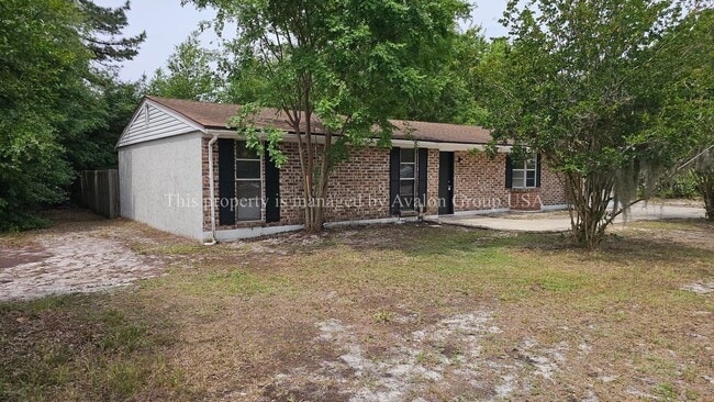 2749 Frontier Ave in Orange Park, FL - Building Photo - Building Photo