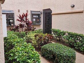 5203 Europa Dr in Boynton Beach, FL - Building Photo - Building Photo