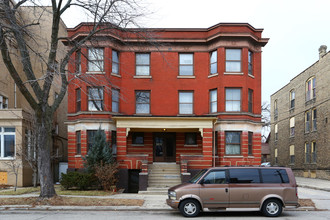 314 E Chicago St in Elgin, IL - Building Photo - Building Photo