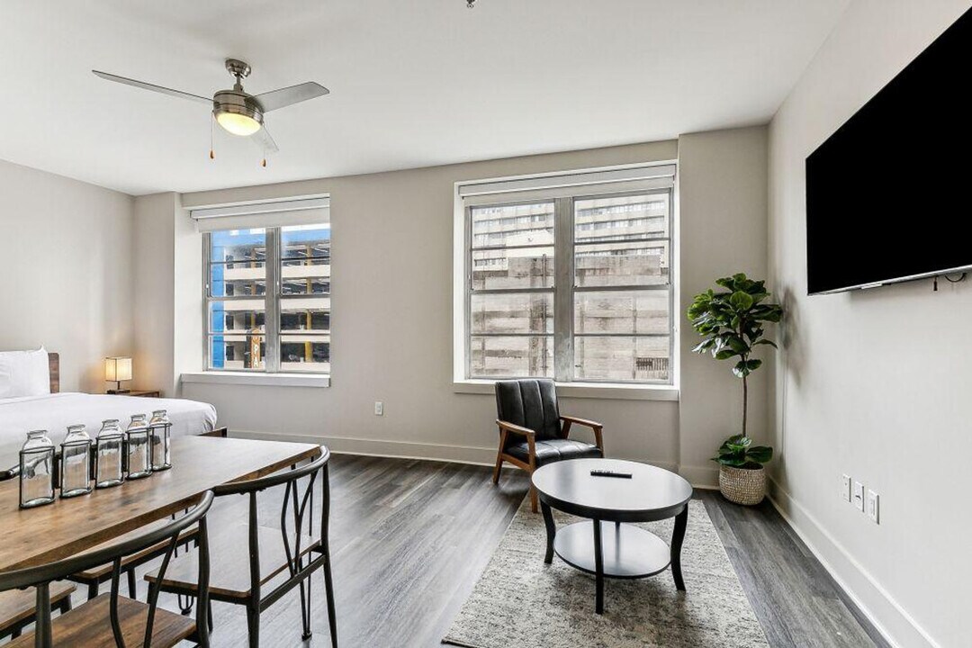 1111 Tulane Ave in New Orleans, LA - Building Photo