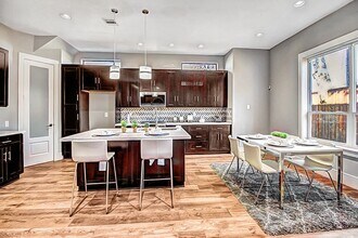 4849 Benning Dr in Houston, TX - Foto de edificio - Building Photo