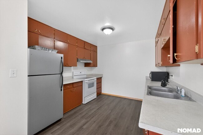 7733 McDougal Ave NE in Moses Lake, WA - Foto de edificio - Building Photo