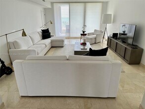 785 Crandon Blvd in Key Biscayne, FL - Building Photo - Building Photo