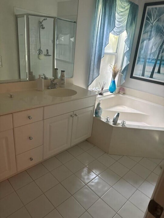 6037 Rossmoor Lakes Ct in Boynton Beach, FL - Building Photo