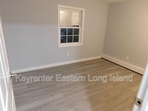 36 Matsunaye Dr in Medford, NY - Building Photo - Building Photo