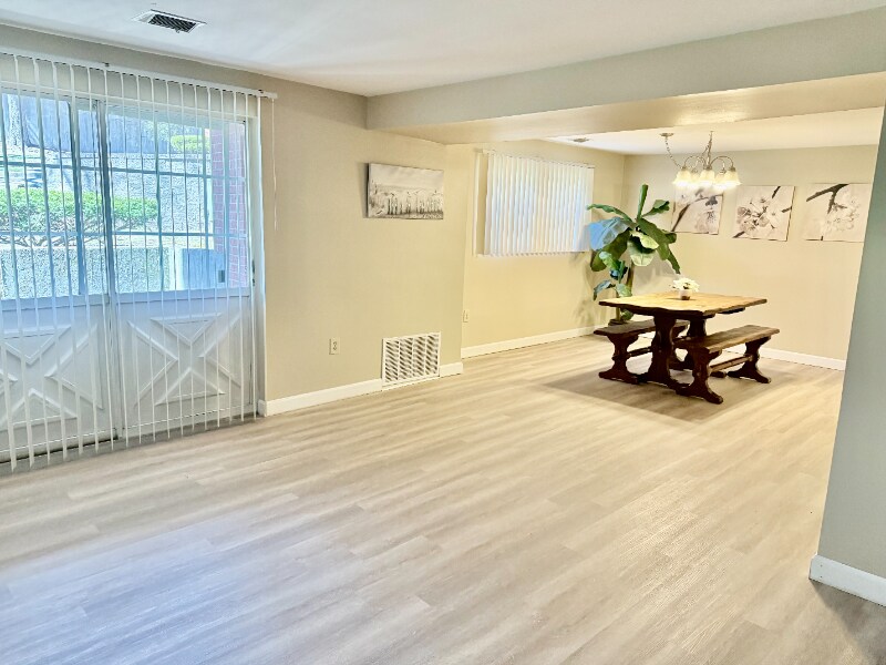 5 Louisburg Square in Nashua, NH - Building Photo