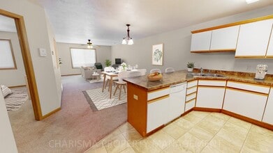 West Oaks Estates in Hartford, SD - Foto de edificio - Building Photo