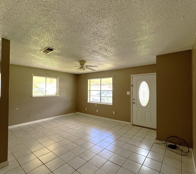 107 Magnolia St in New Llano, LA - Building Photo - Building Photo