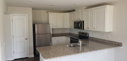 5 Hazelburn Ct in Greensboro, NC - Building Photo - Building Photo