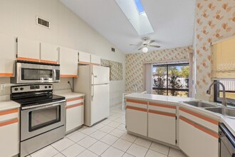 19484 Midway Blvd in Port Charlotte, FL - Building Photo - Building Photo