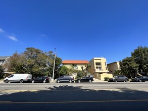 Washington Place Apartments in Los Angeles, CA - Foto de edificio - Building Photo