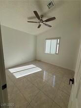 488 Chelsea Dr in Henderson, NV - Foto de edificio - Building Photo