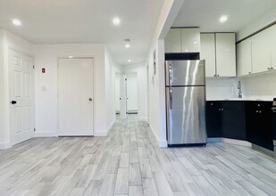 16 Bancroft Pl, Unit 1 in Brooklyn, NY - Building Photo - Building Photo