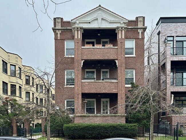 property at 1437 W Carmen Ave