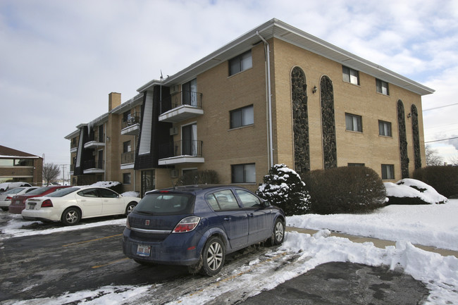 Oneida Court Apartments in Joliet, IL - Building Photo - Building Photo