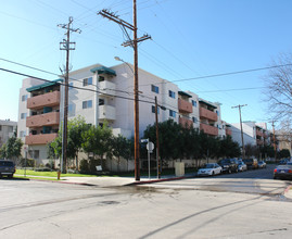 NoHo Village Apartments in North Hollywood, CA - Building Photo - Building Photo