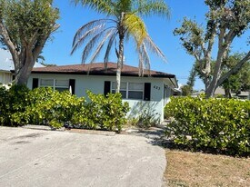 627 92nd Ave N, Unit 623 in Naples, FL - Building Photo