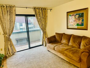 100 Del Verde Cir in Sacramento, CA - Building Photo - Building Photo