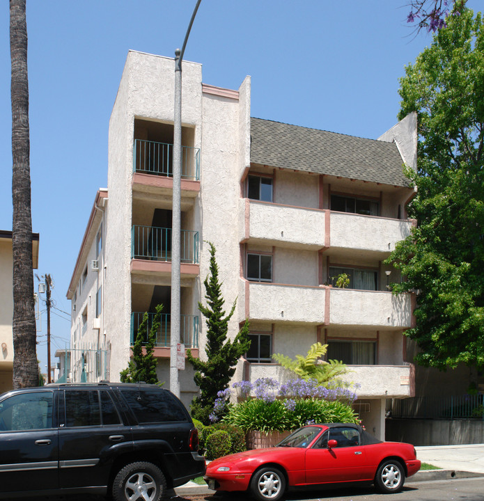 423 S Holt Ave in Los Angeles, CA - Building Photo