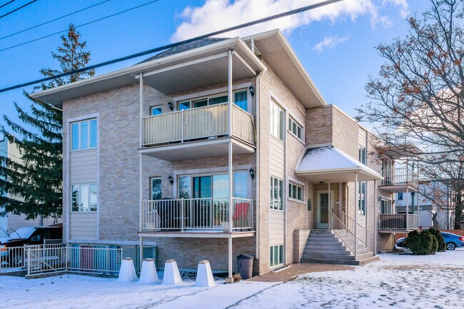 113 Lafleur Ave in Montréal, QC - Building Photo - Building Photo