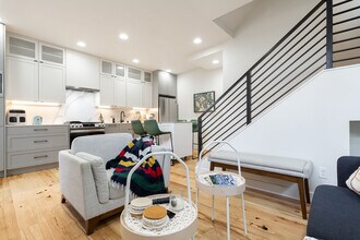 69 W Dravus St in Seattle, WA - Building Photo - Building Photo