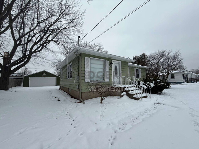 property at 740 Lyles St SE