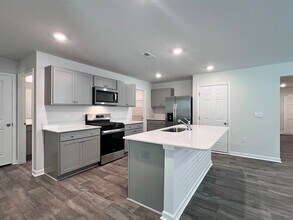 258 Palm Dr in Sanford, NC - Building Photo - Building Photo