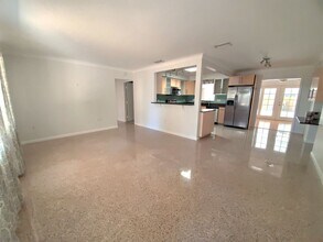 5015 Eastchester Dr in Sarasota, FL - Building Photo - Building Photo