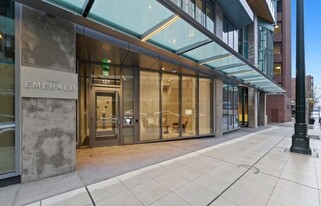 121 Stewart St in Seattle, WA - Building Photo