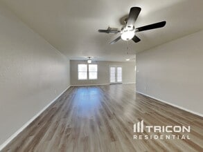 12439 Sterlingstone Dr in Houston, TX - Building Photo - Building Photo