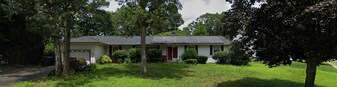 332 Colonial Dr in Toms River, NJ - Building Photo