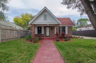 21 N 16th St in McAllen, TX - Building Photo