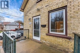 527 Wellington St N in Kitchener, ON - Building Photo - Building Photo