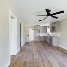 7609 Shotwell St in Houston, TX - Building Photo - Interior Photo