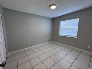 1935 Bridlewood Way in Brandon, FL - Building Photo - Building Photo