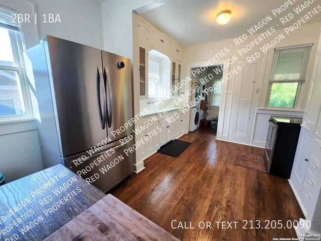 411 W Mistletoe Ave in San Antonio, TX - Building Photo - Building Photo