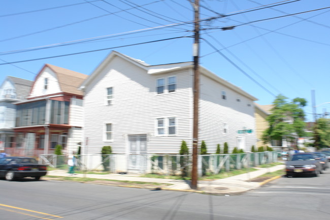 186 Market St in Perth Amboy, NJ - Building Photo - Building Photo