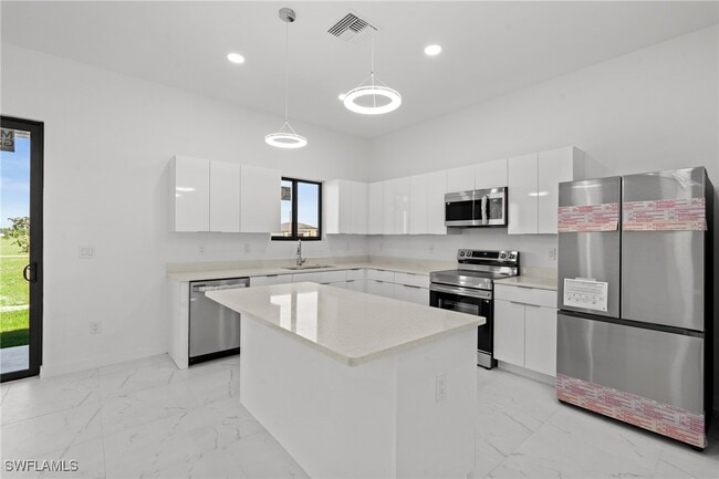 4105 NW 38th Terrace in Cape Coral, FL - Building Photo - Building Photo