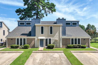 Silver Falls Townhomes in Longview, TX - Building Photo - Building Photo