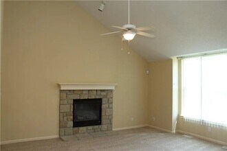 732 Highland Dr in Leavenworth, KS - Building Photo - Building Photo
